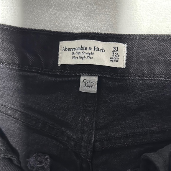 Abercrombie & Fitch Curve Love Ultra High Rise 90s Straight Jean - Picture 2 of 9